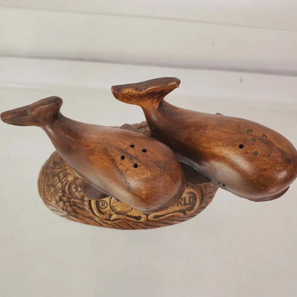 Vintage‎ Treasure Craft Salt Pepper Shaker SeaWorld Whales Orca Ceramic Wood HN